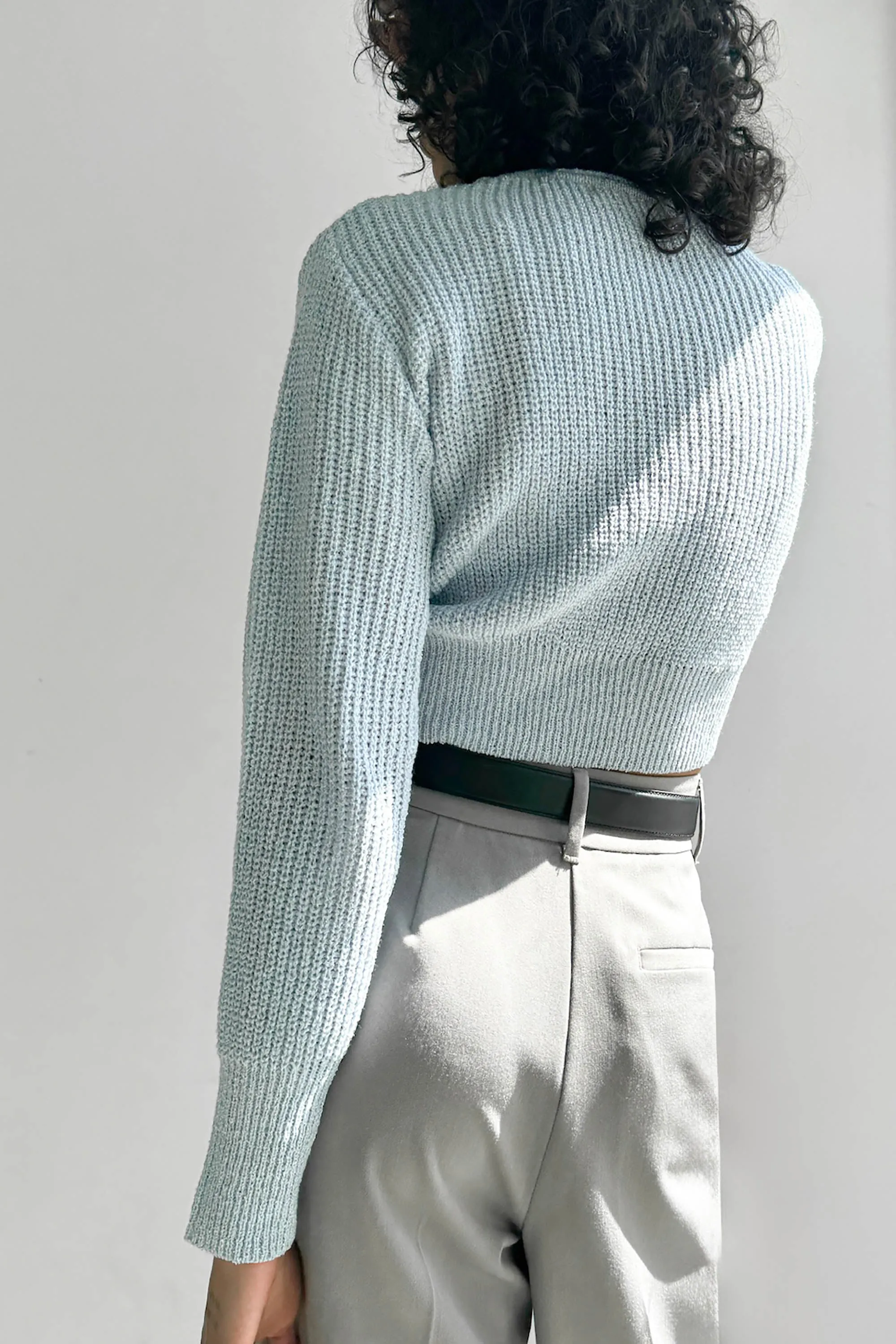 RIBBED BUTTON-FRONT CROPPED CARDIGAN