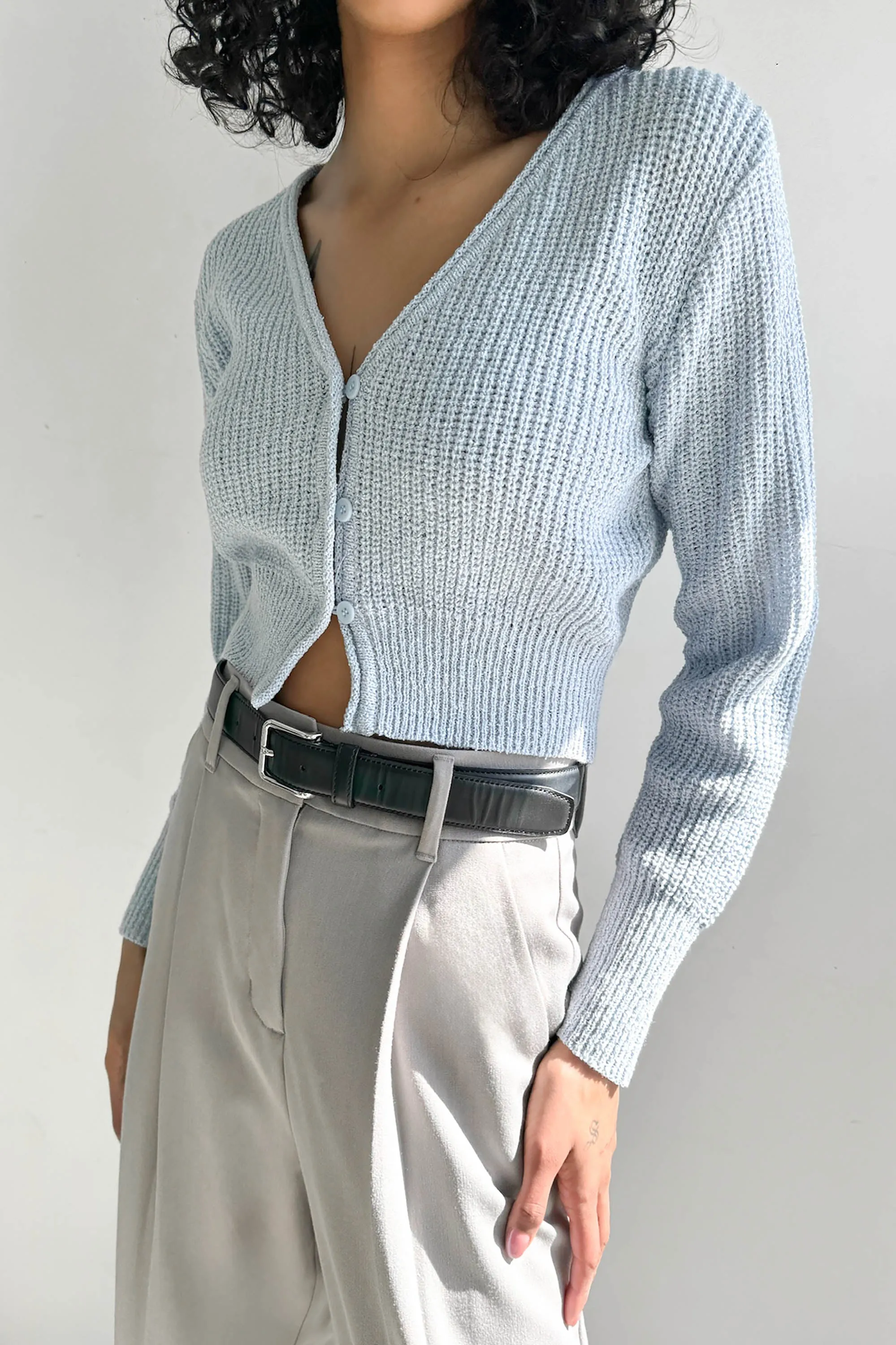 RIBBED BUTTON-FRONT CROPPED CARDIGAN