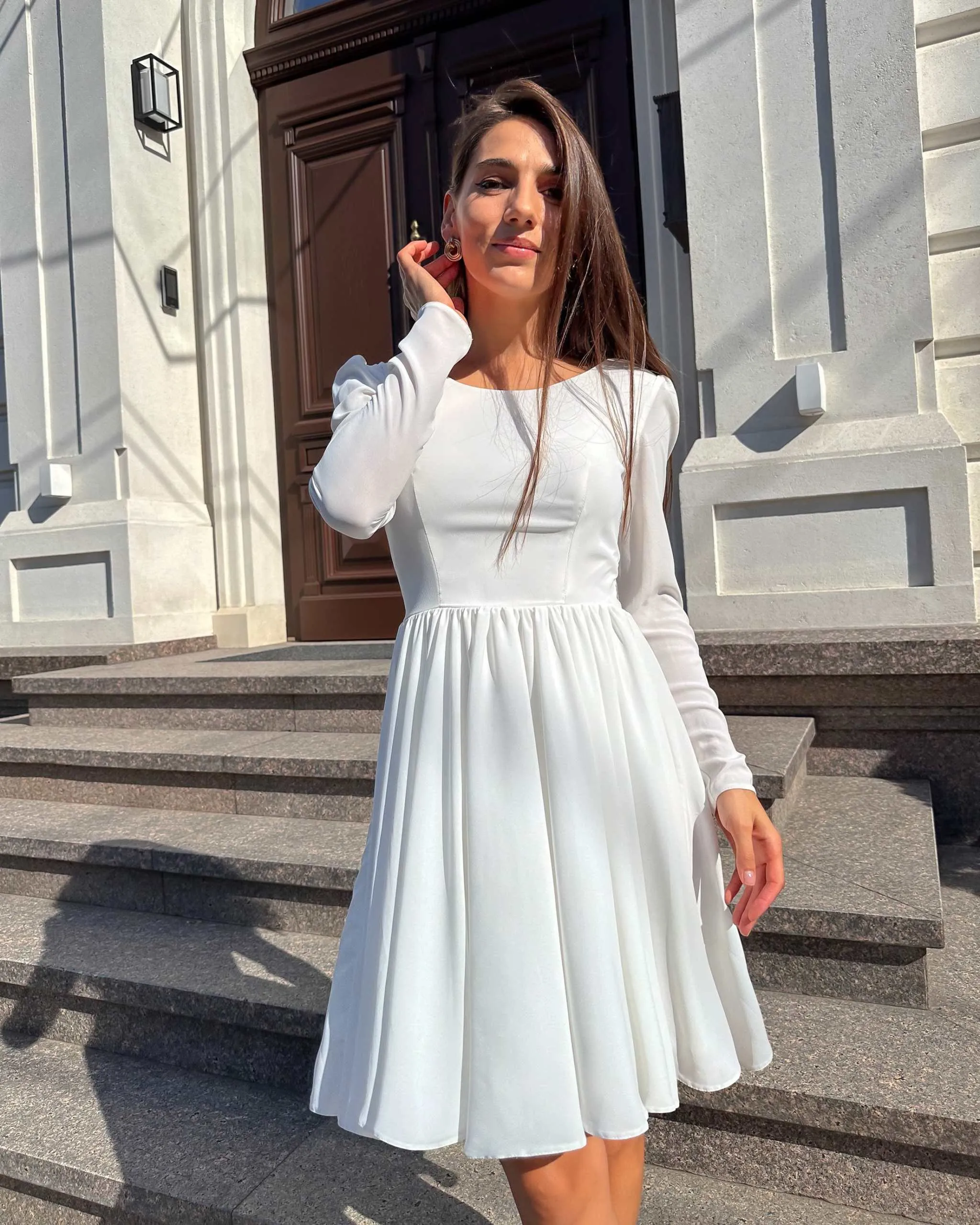 Rochie alba scurta cu maneci lungi