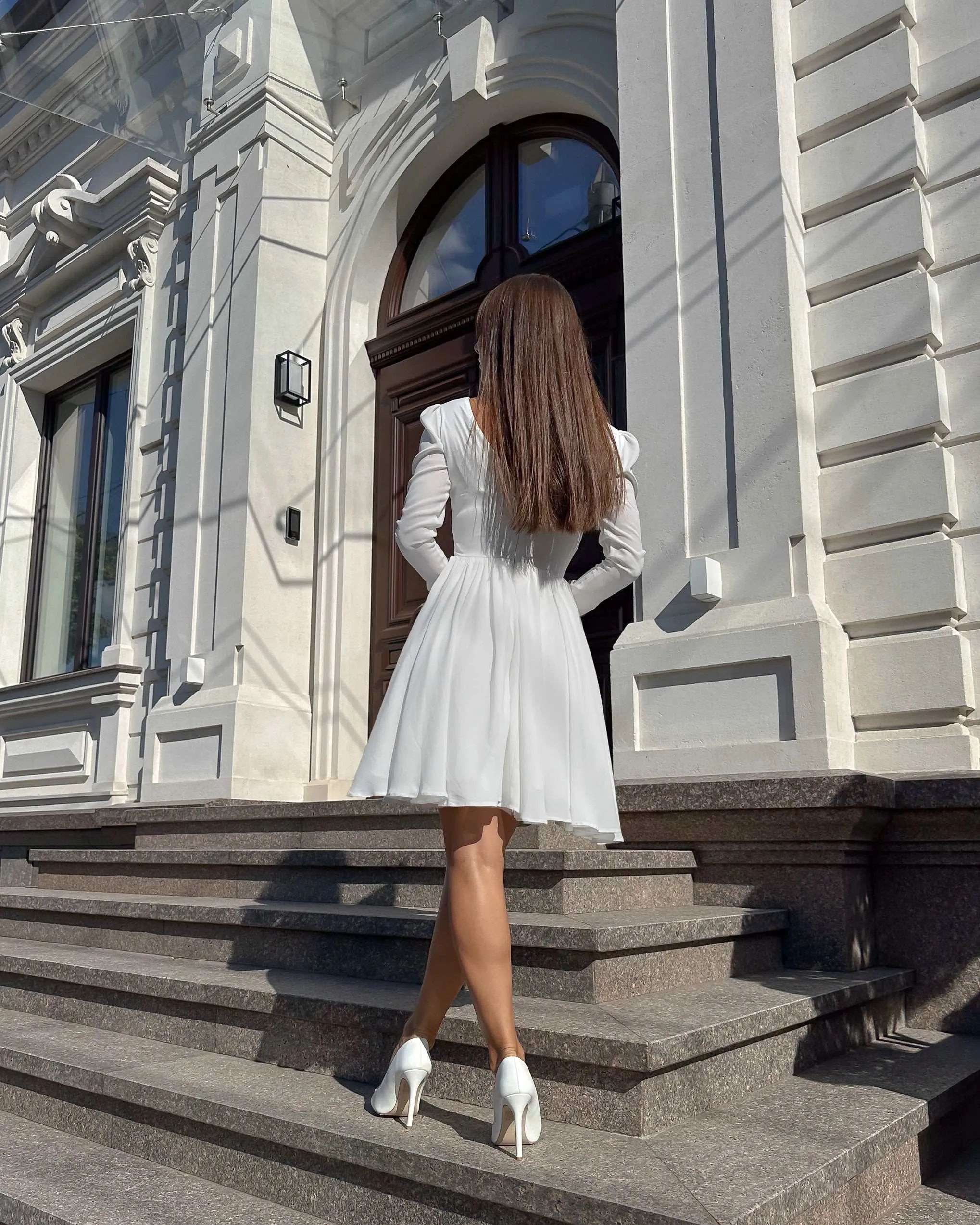 Rochie alba scurta cu maneci lungi